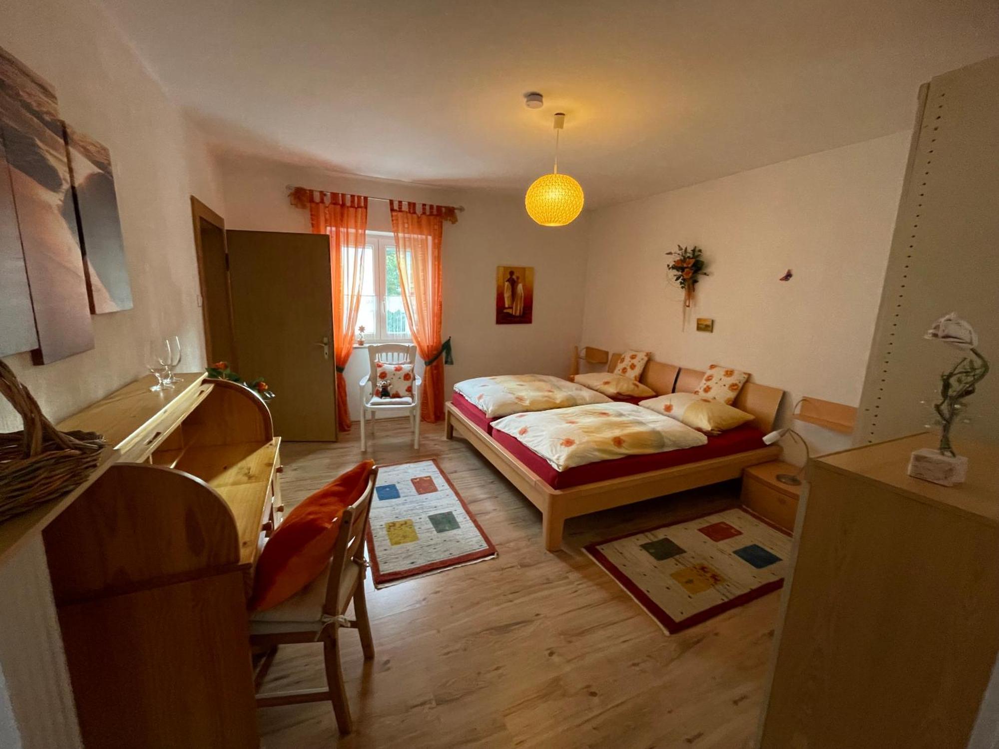 Schoene Ferienwohnung In Bahnhofsnaehe Fuer Urlaub, Studium Oder Arbeit Deggendorf Kültér fotó