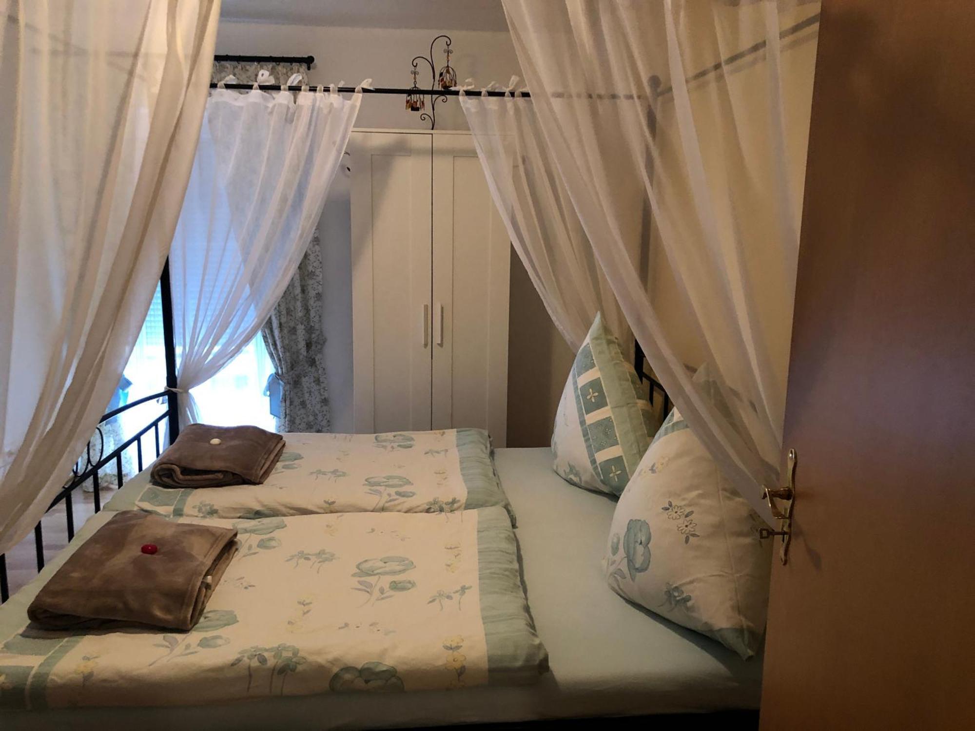 Schoene Ferienwohnung In Bahnhofsnaehe Fuer Urlaub, Studium Oder Arbeit Deggendorf Kültér fotó