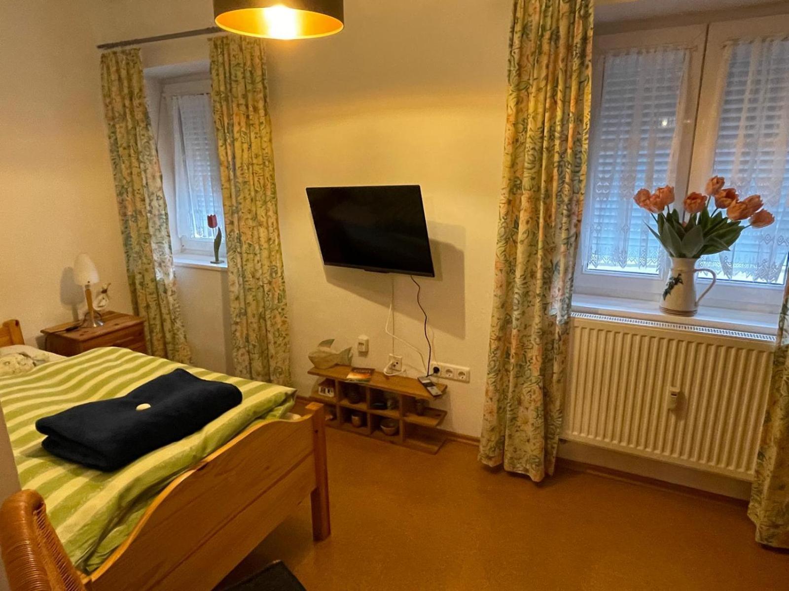 Schoene Ferienwohnung In Bahnhofsnaehe Fuer Urlaub, Studium Oder Arbeit Deggendorf Kültér fotó
