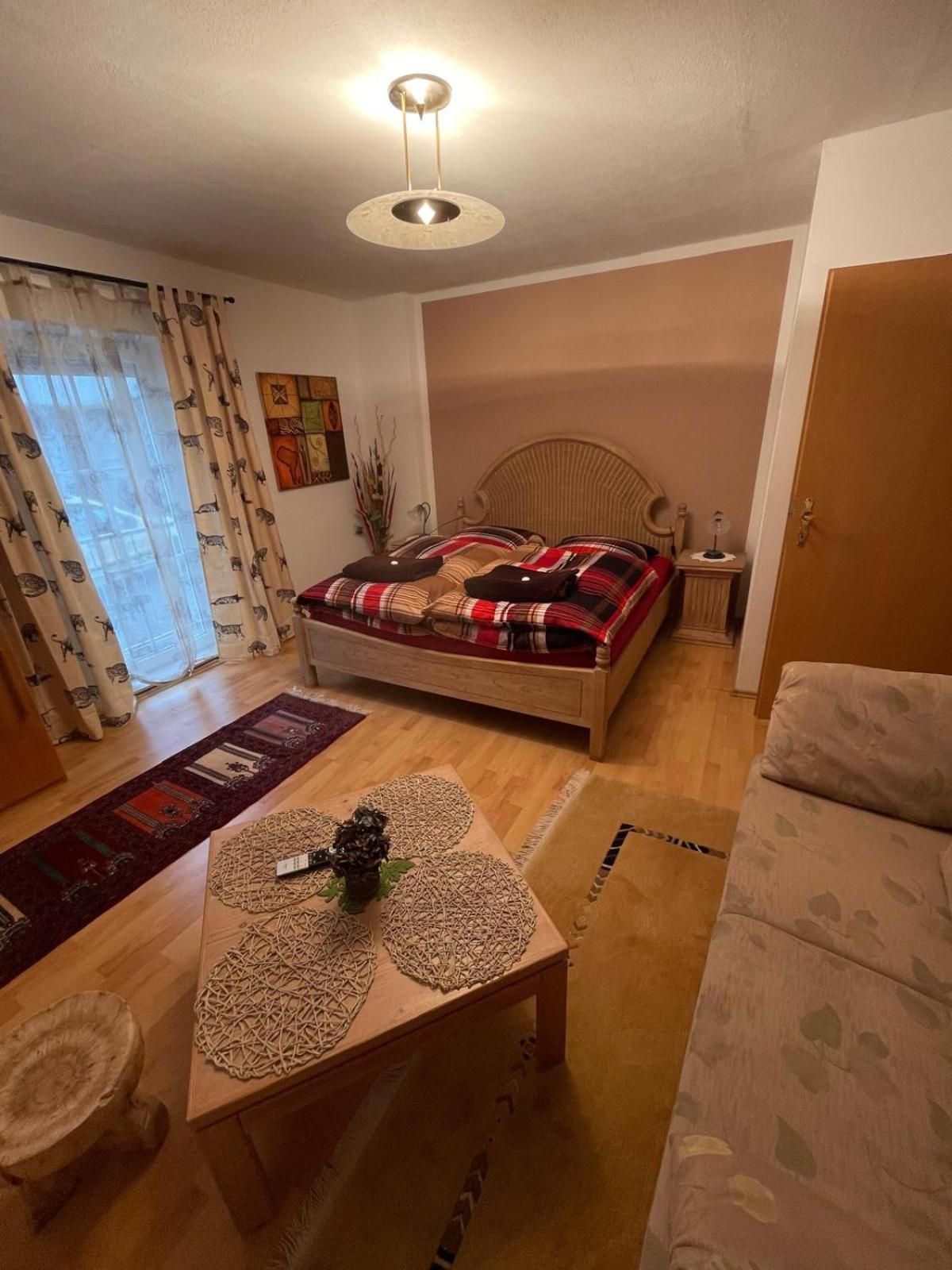 Schoene Ferienwohnung In Bahnhofsnaehe Fuer Urlaub, Studium Oder Arbeit Deggendorf Kültér fotó