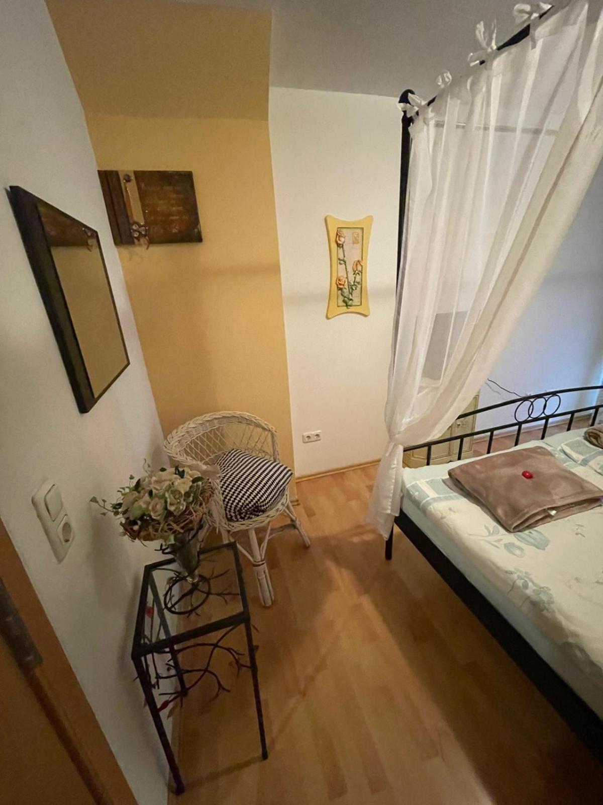 Schoene Ferienwohnung In Bahnhofsnaehe Fuer Urlaub, Studium Oder Arbeit Deggendorf Kültér fotó