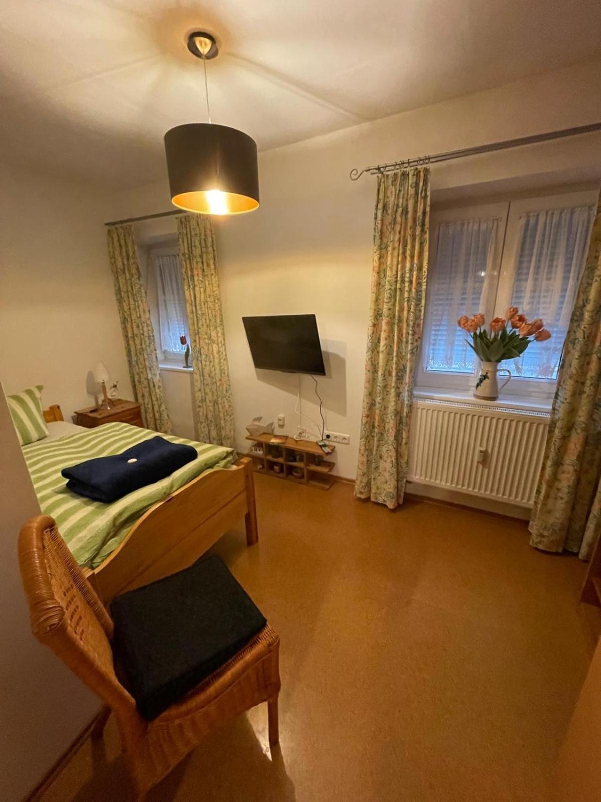 Schoene Ferienwohnung In Bahnhofsnaehe Fuer Urlaub, Studium Oder Arbeit Deggendorf Kültér fotó